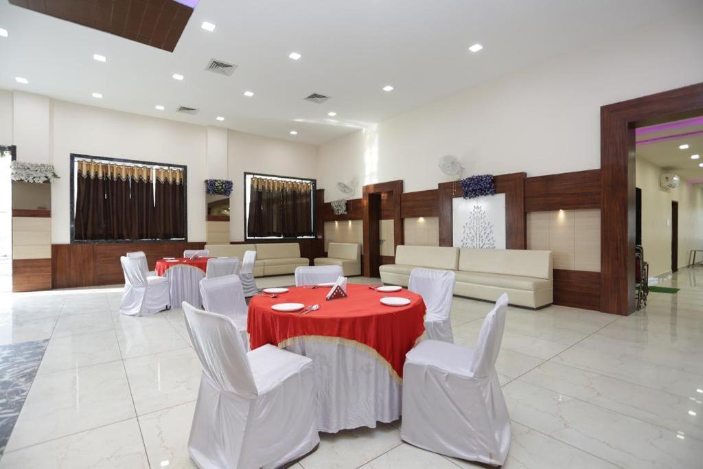 Hotel Rajmohan Palace Gwalior Bagian luar foto