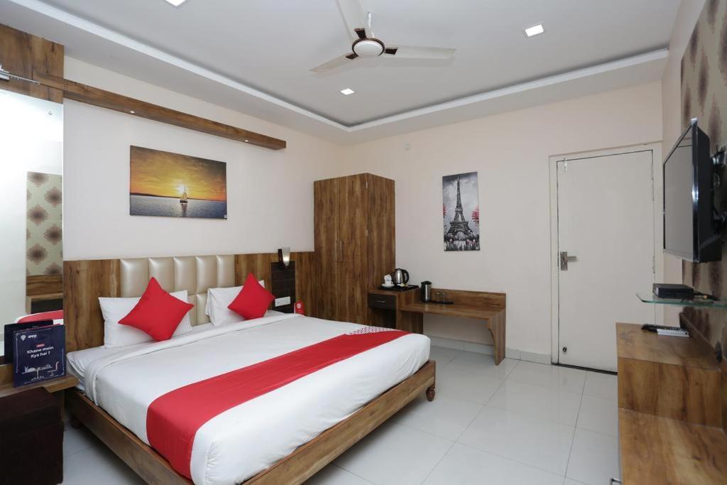Hotel Rajmohan Palace Gwalior Bagian luar foto