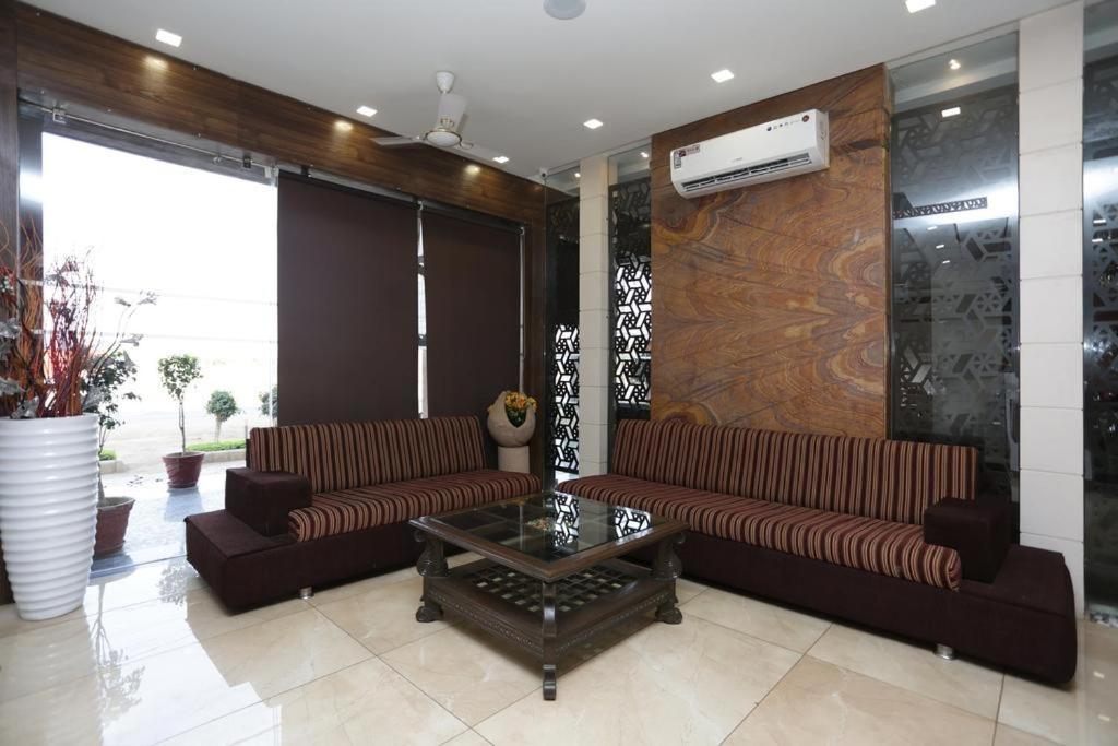 Hotel Rajmohan Palace Gwalior Bagian luar foto